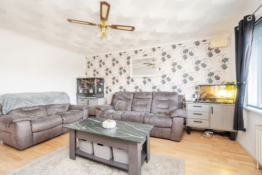 Property photo 2 of 17 Pbox-Img.Jpg