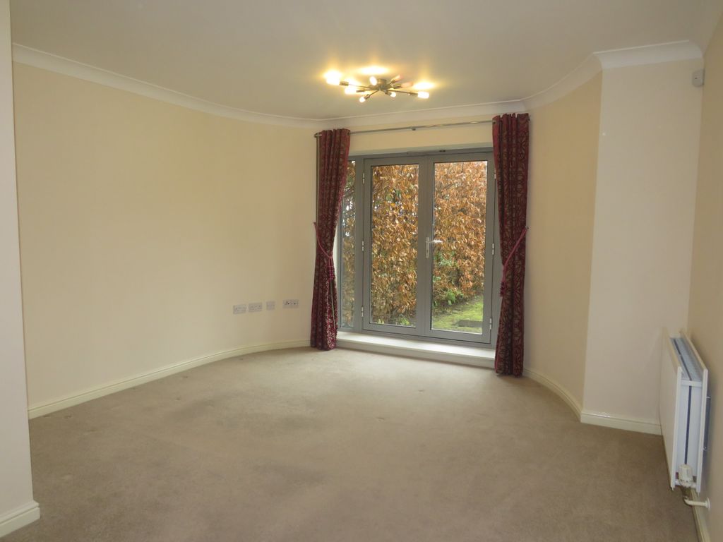 Property photo 3 of 6 Living Room