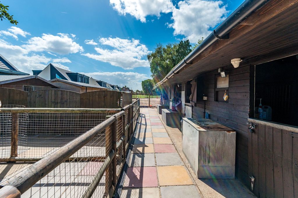 Property photo 2 of 29