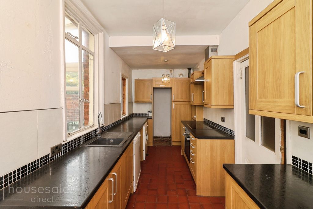 Property photo 2 of 17