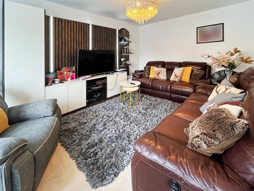 Property photo 2 of 19 4382481