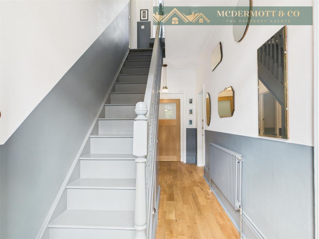 Property photo 2 of 25 Entrance Hallway