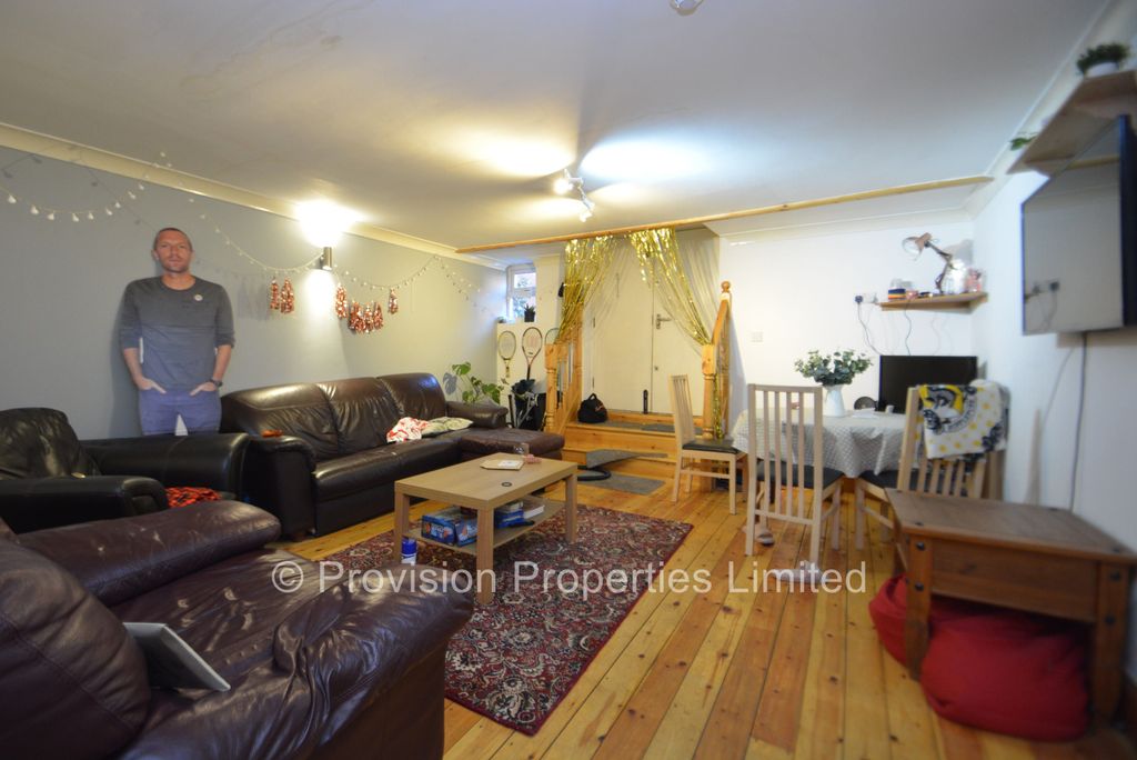 Property photo 3 of 12 Photo