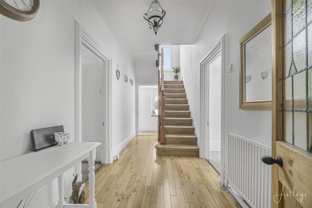 Property photo 2 of 25 Hallway