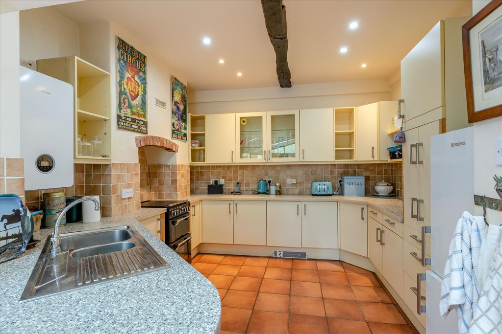 Property photo 3 of 19 Image