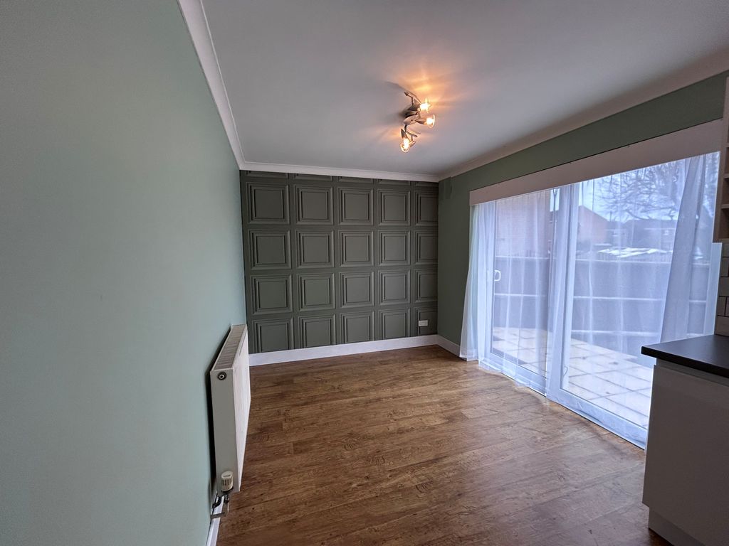 Property photo 3 of 10 Kitchen