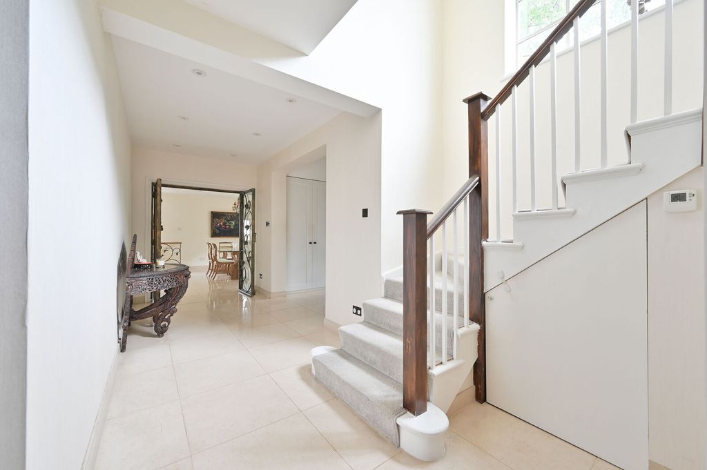 Property photo 2 of 39