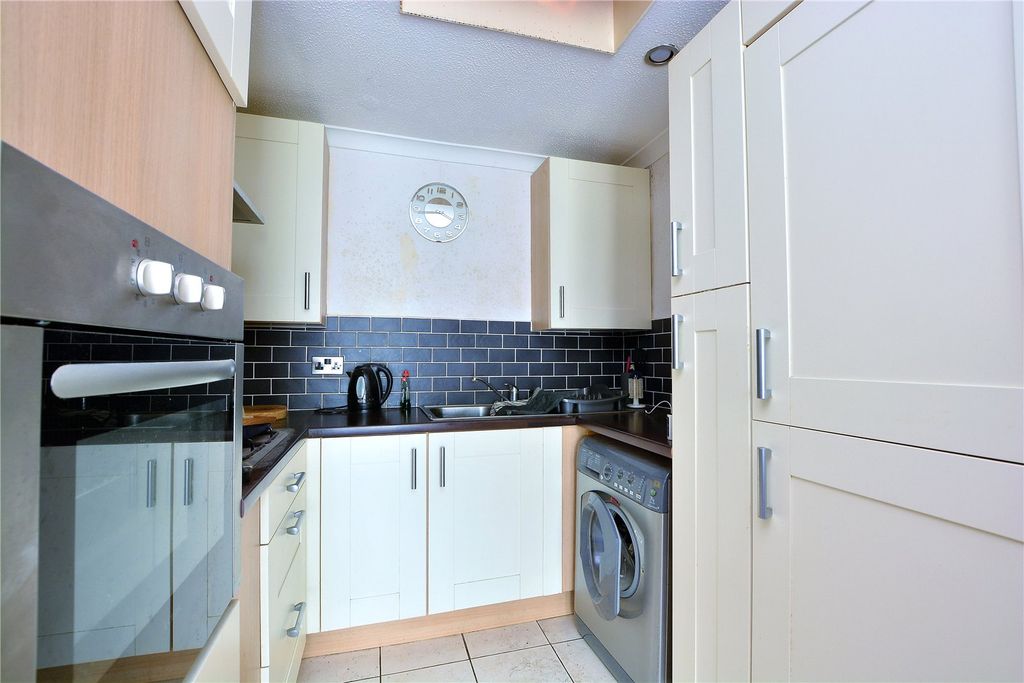 Property photo 3 of 8 Picture No. 14