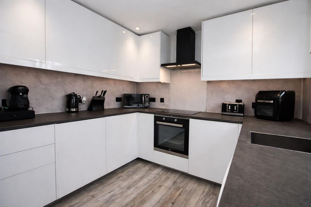 Property photo 2 of 10 69Be0564-475A-4c67-93B9-64A7B5815d72.Png