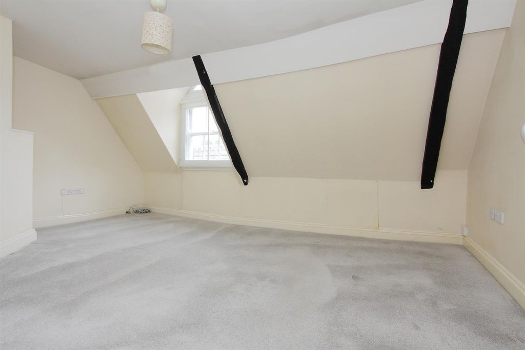 Property photo 3 of 13 40A Silver Street Ph14.Jpg