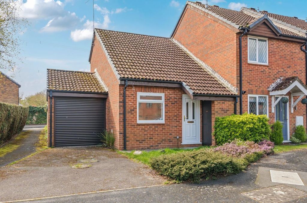 Property photo 1 of 17 Netley Close 4 (1).Jpg