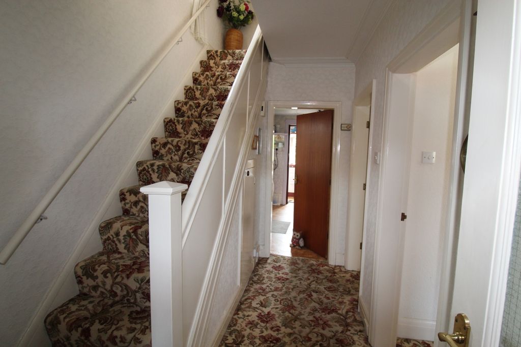 Property photo 3 of 15 Hall