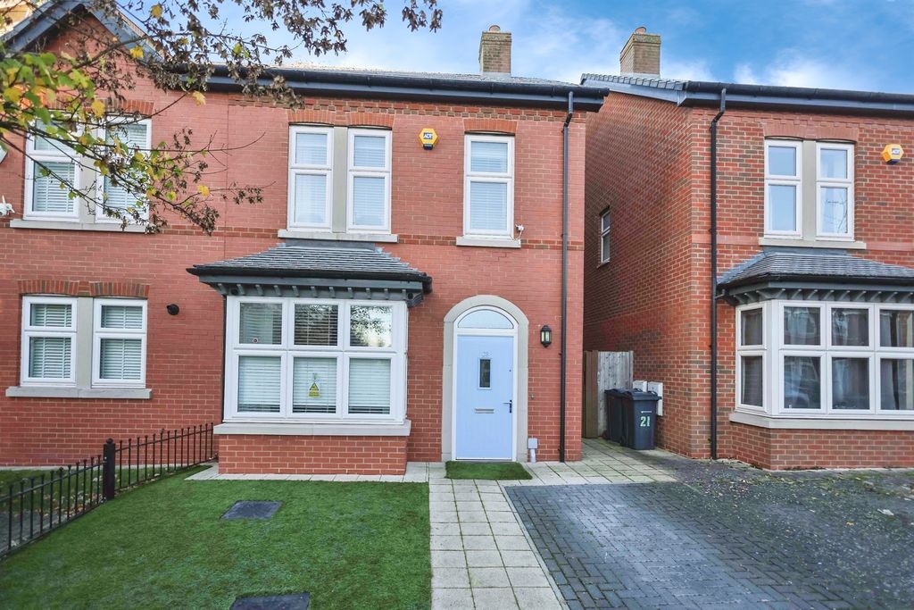 Property photo 1 of 17