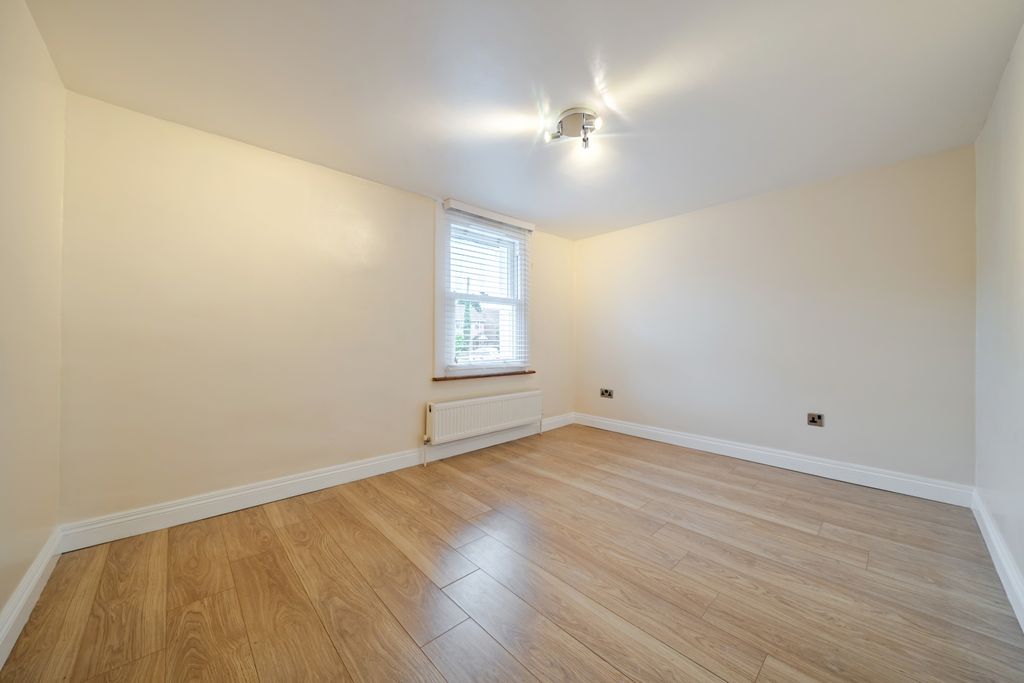 Property photo 2 of 18 1485692-4-6A43805...