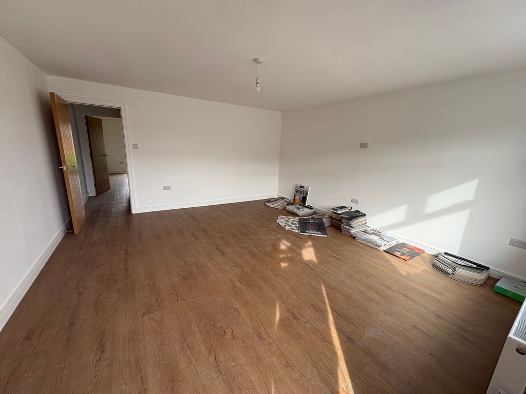 Property photo 2 of 27
