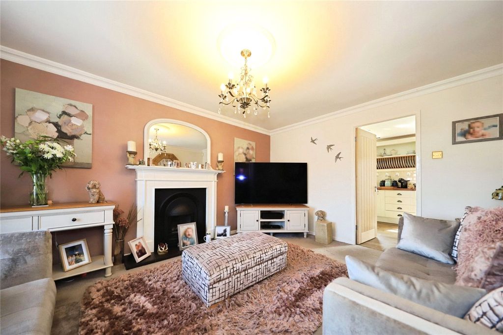 Property photo 2 of 12 Lounge