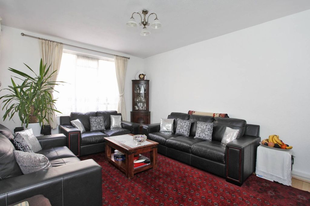 Property photo 2 of 6