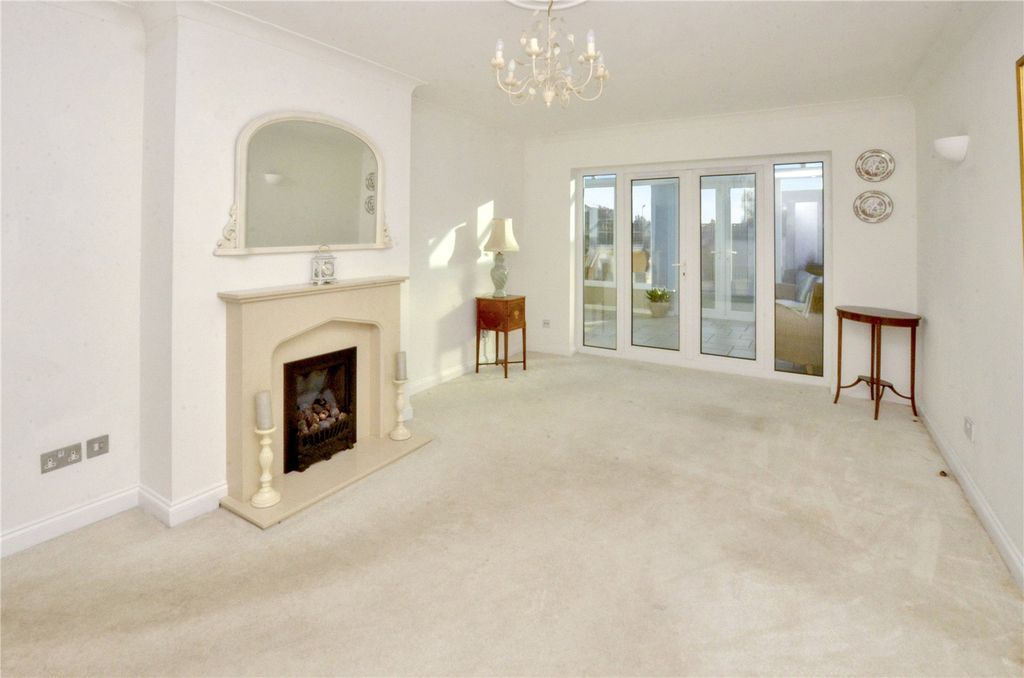 Property photo 2 of 21 Lounge/Diniing Room