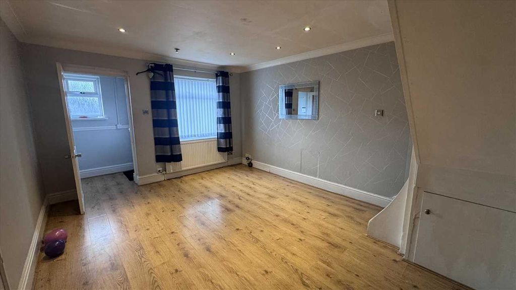 Property photo 3 of 9 Lounge