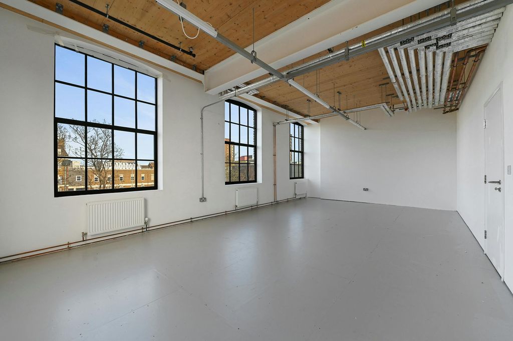 Property photo 3 of 7 Ol-Bc-1Darnleyroad-7.Jpg