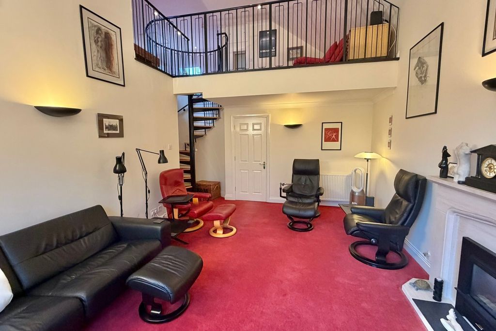 Property photo 2 of 25