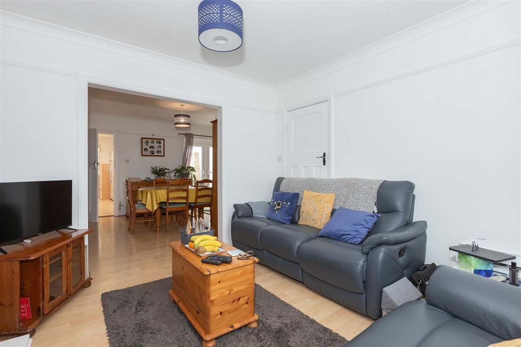 Property photo 3 of 13 Pavilion Rd_8.Jpg