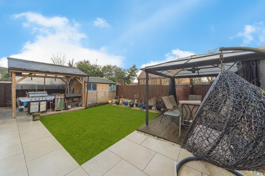 Property photo 2 of 12 Backgarden