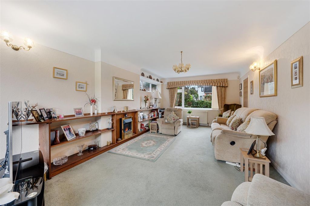 Property photo 3 of 26 Lounge