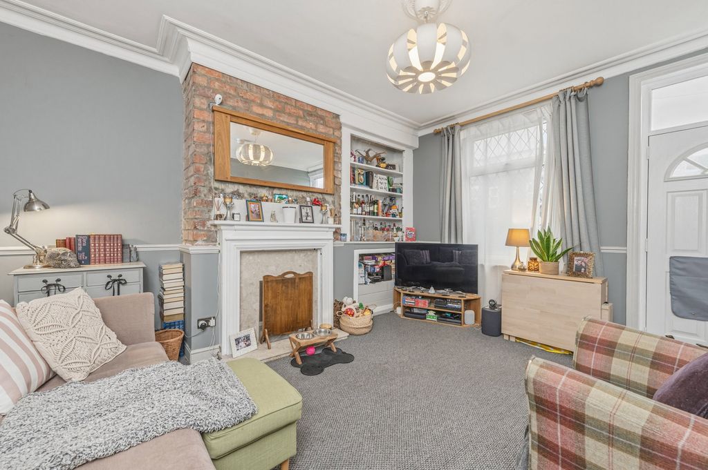 Property photo 2 of 11