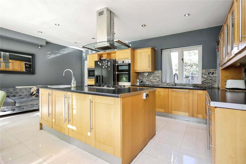 Property photo 3 of 25 Kitchen Diner