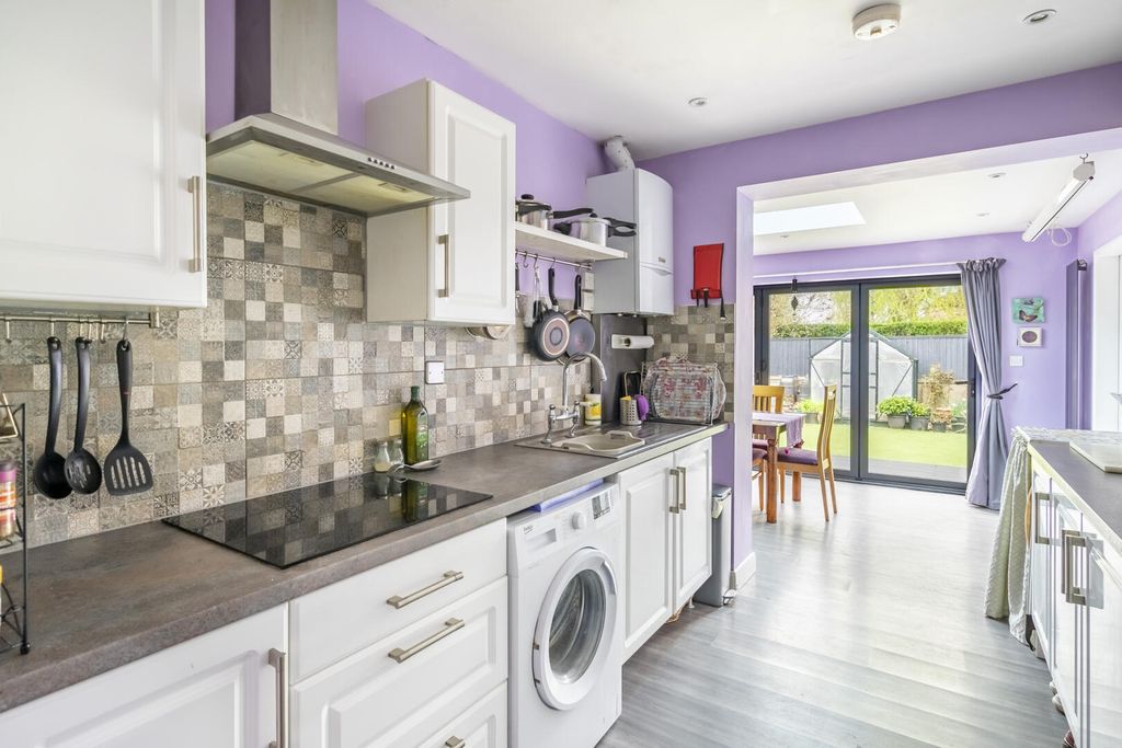 Property photo 3 of 19 Kitchen