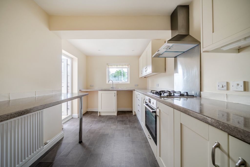 Property photo 3 of 20 Kitchen