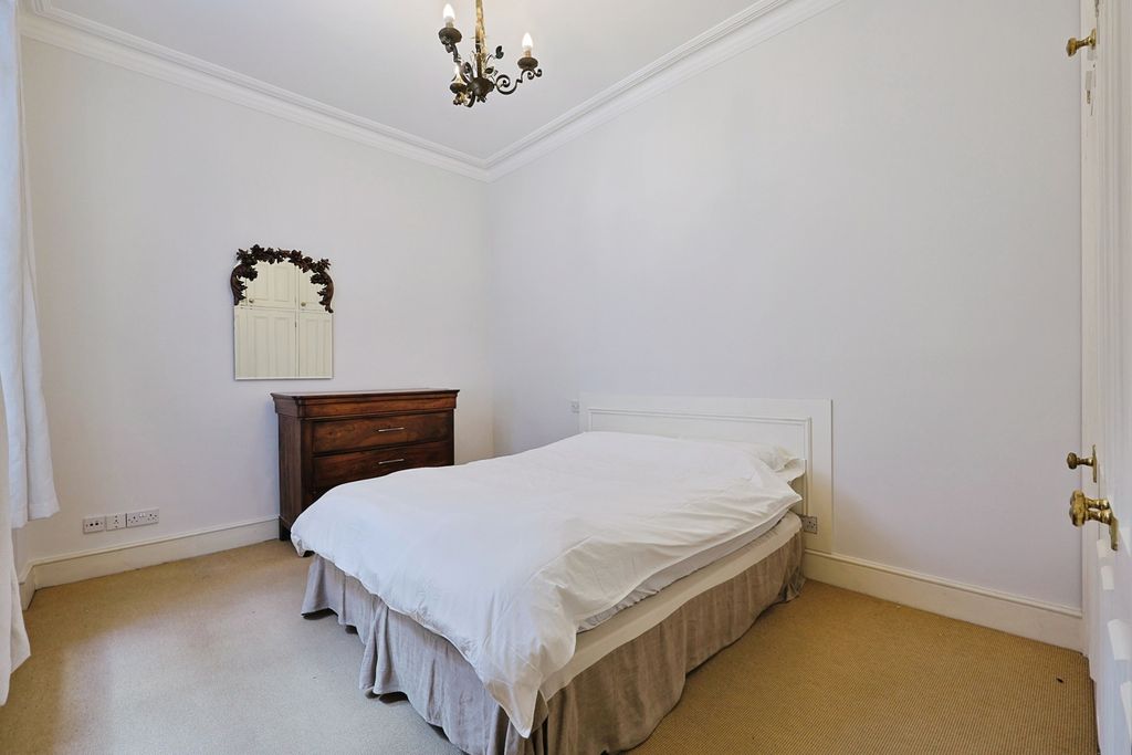 Property photo 3 of 18 Bedroom
