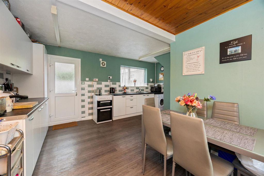 Property photo 2 of 19 Kitchen/Dining Room