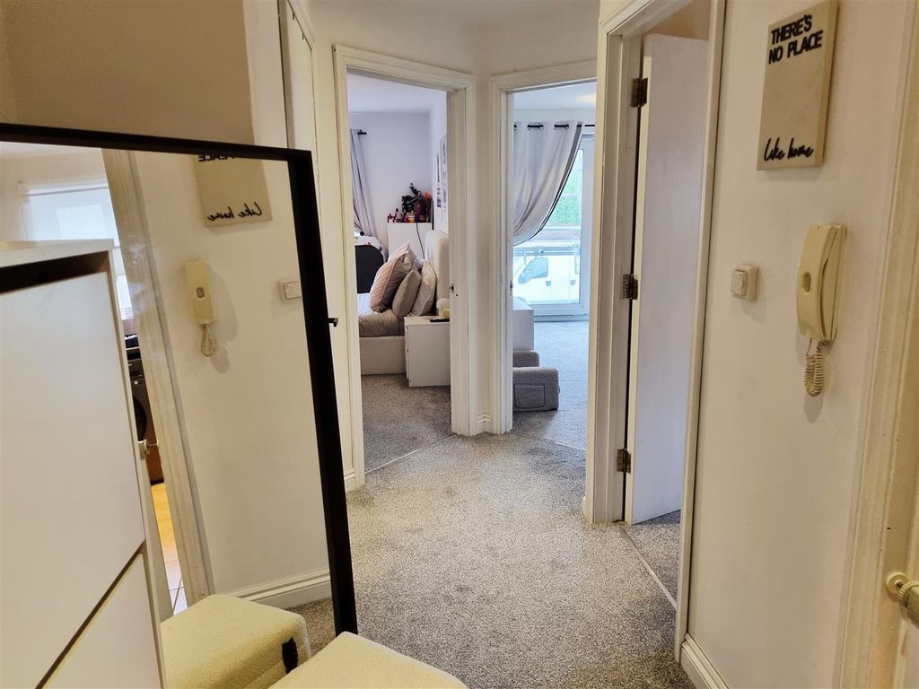 Additional image 8 of 2 bed flat for saleWestern Road, Launceston PL15