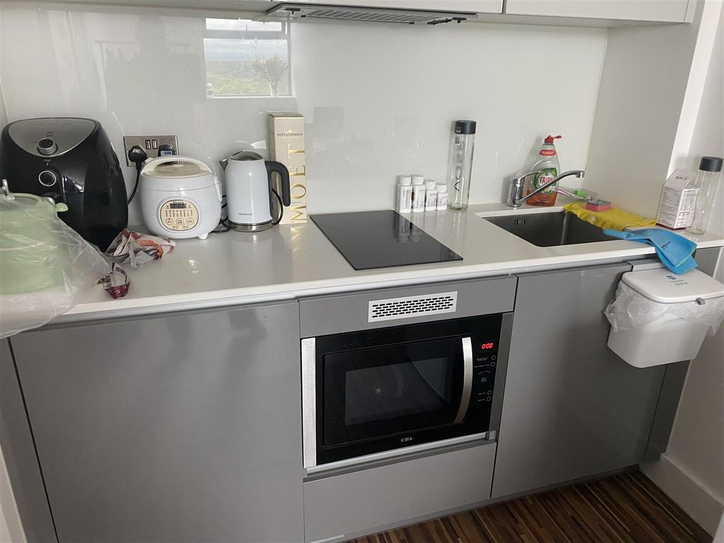 Property photo 1 of 7 Kitchen.Jpg