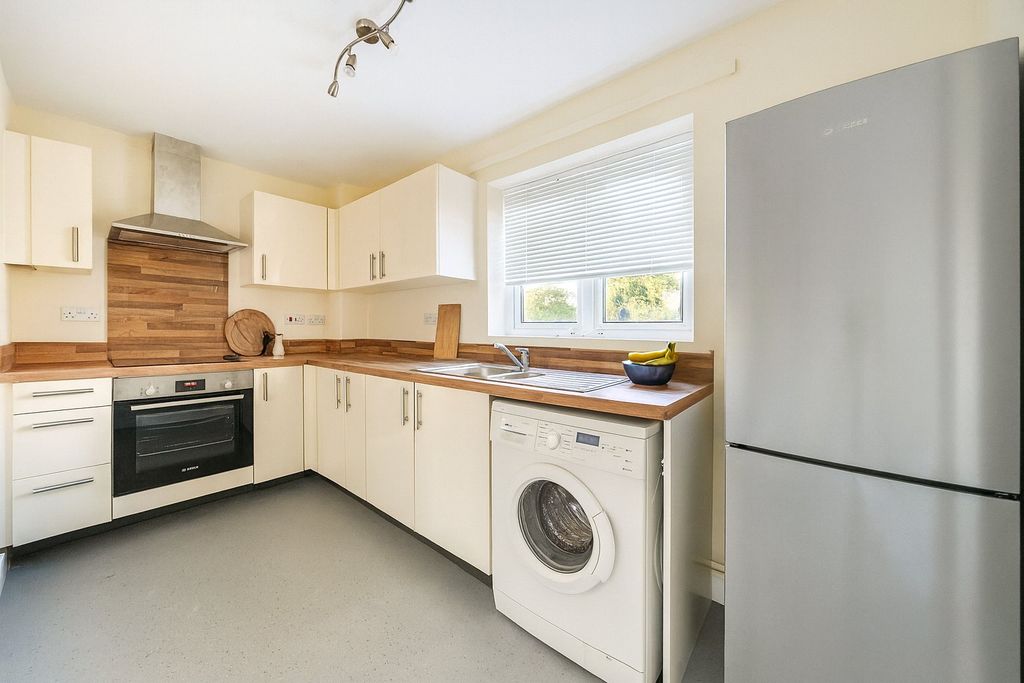 Property photo 2 of 8 Picture No. 24