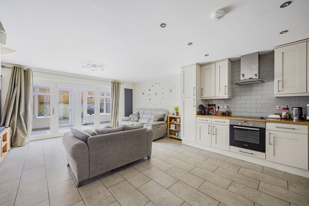 Property photo 3 of 15 Reception