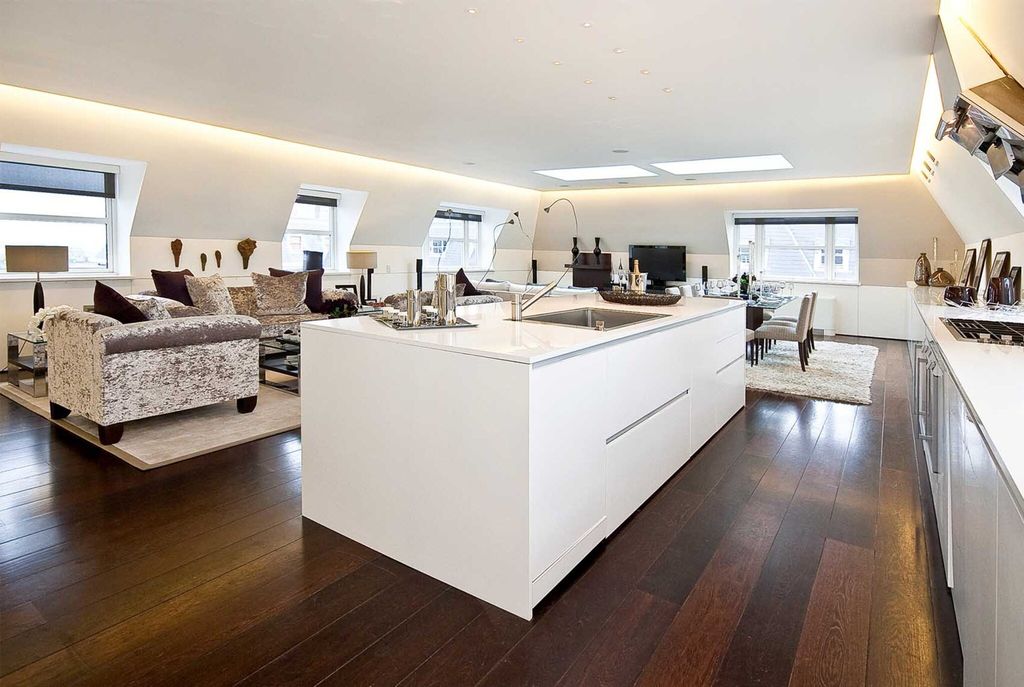 Property photo 2 of 19 Kitchen