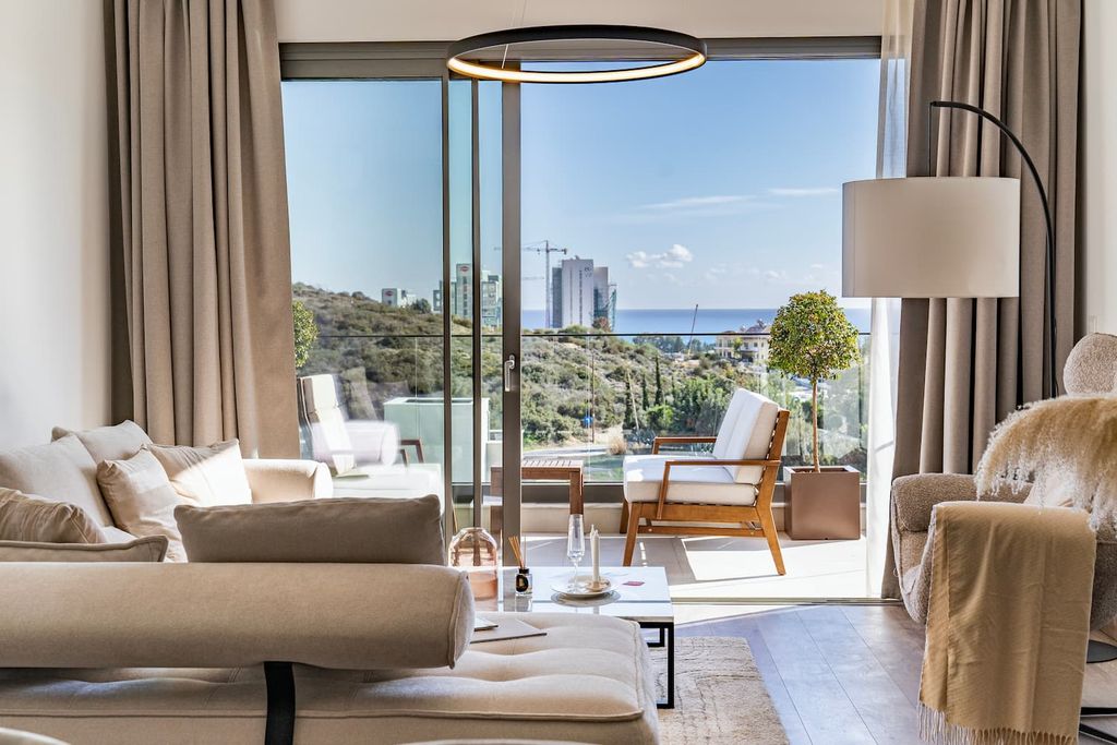 Property photo 3 of 27