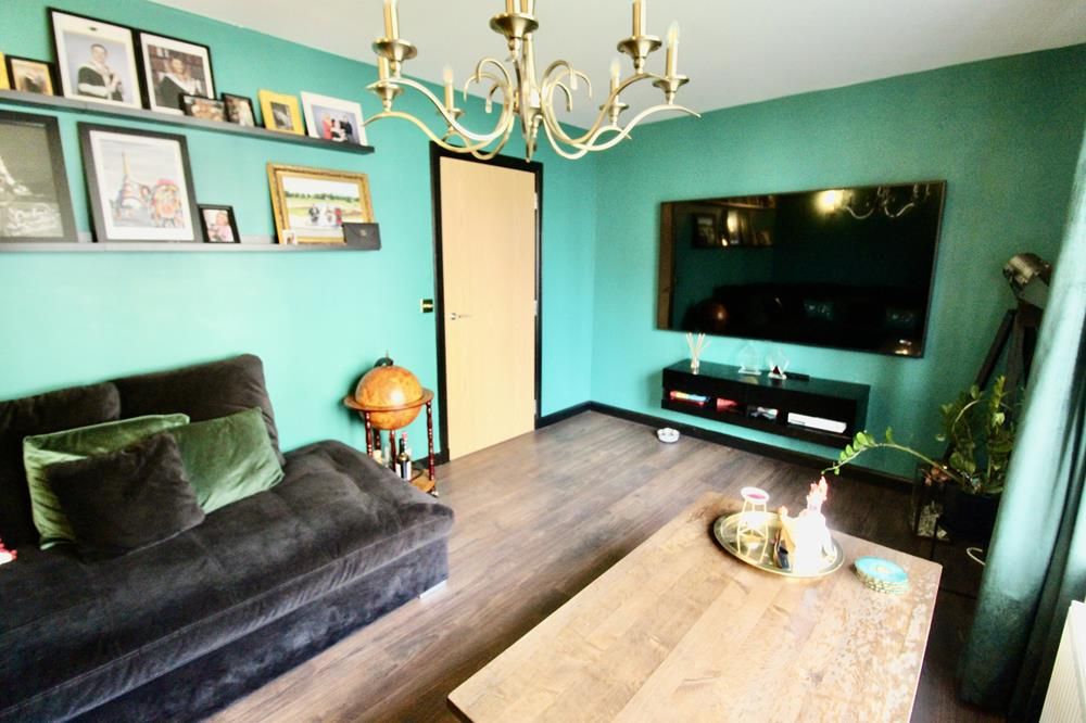 Property photo 3 of 13 Lounge 1