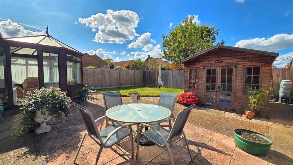 Property photo 2 of 19 Garden