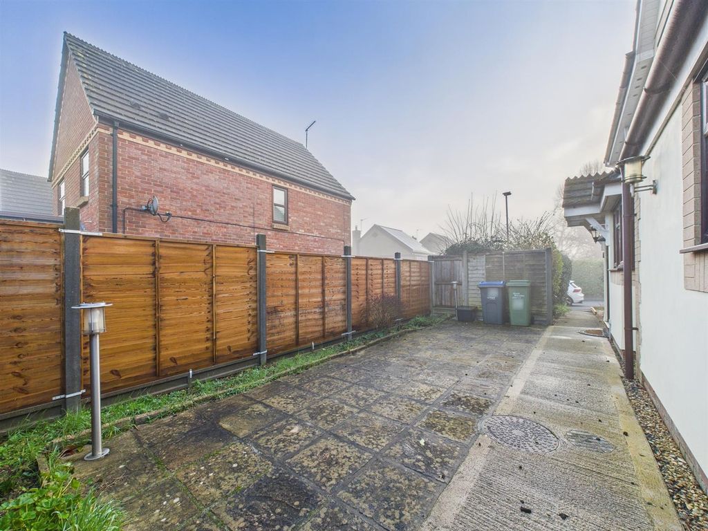 Property photo 2 of 9 Garden