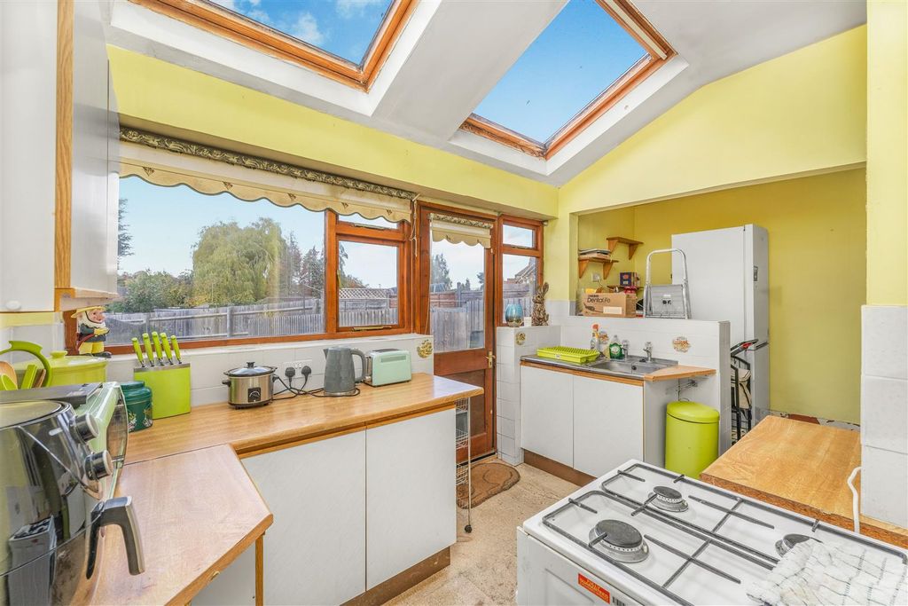 Property photo 3 of 12 26 Ruscote Avenue, Banbury-9.Jpg