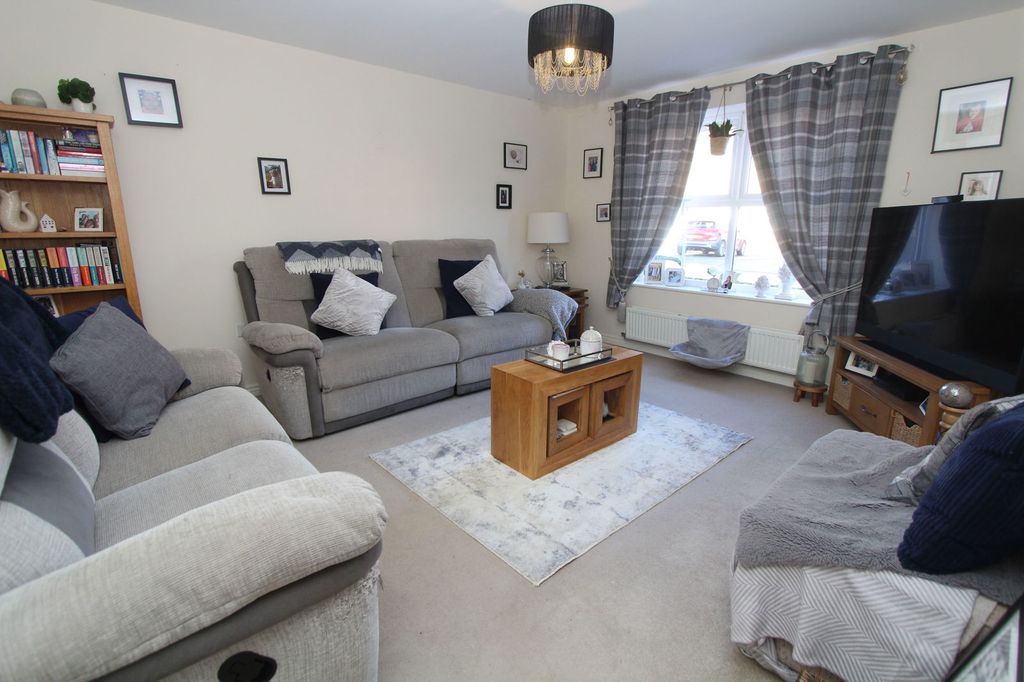 Property photo 2 of 18