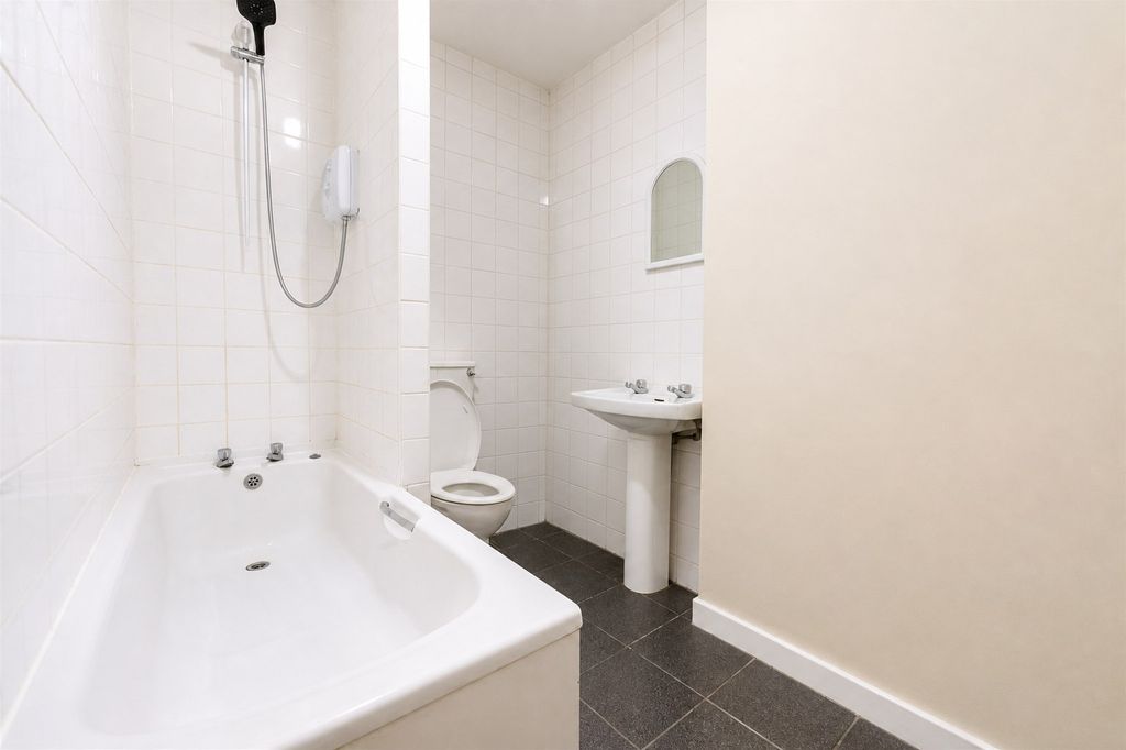 Property photo 1 of 16 Picture No. 06