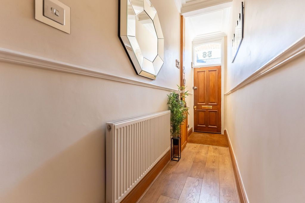 Property photo 2 of 27