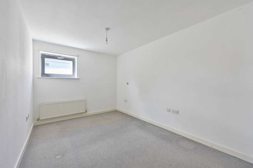 Property photo 3 of 12