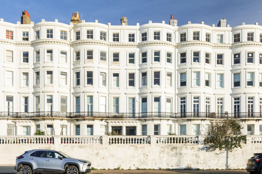 Property photo 1 of 8 Clarendon Terrace, 4, Flat 1B-012-1.Jpg