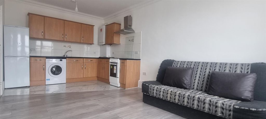 Property photo 3 of 13 Kitch LIV 2.Jpg